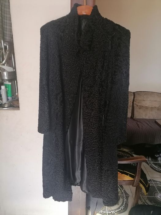 Vând haină de blană (damă)