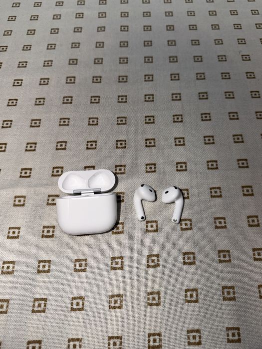 Air Pods 4.