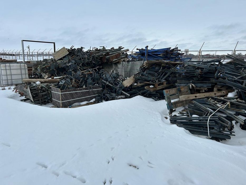 Продам Леса монолитные  балки фанера