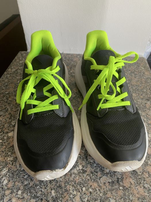 Adidasi baieti marimea 38