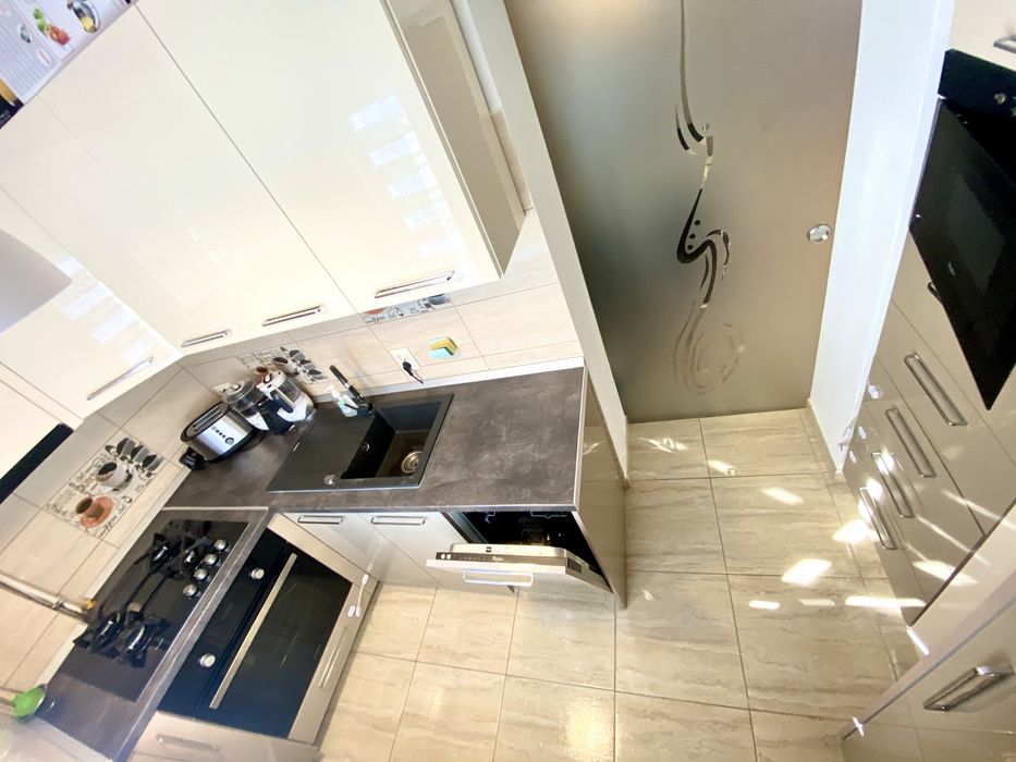 Inchiriez apartament cu 2 camere calea Marasesti nr 1, etaj 4