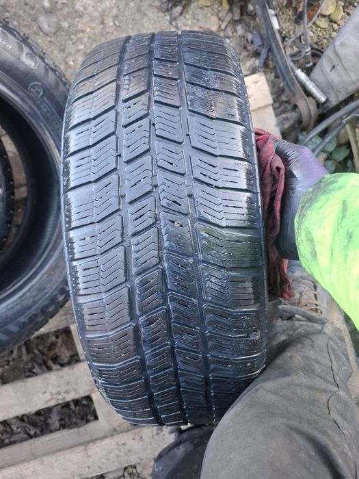 Vand 1 anvelopa 185 55 14 barum de iarna