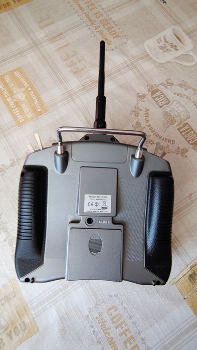 Spektrum DX6i контролер за дрон, самолет или хеликоптер