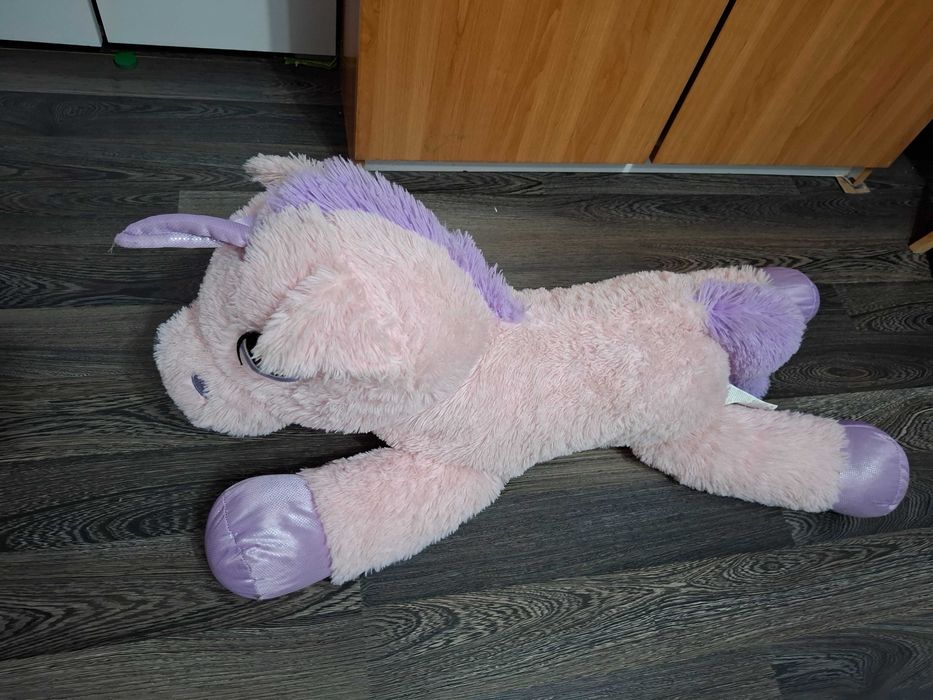 Unicorn mare de pluș