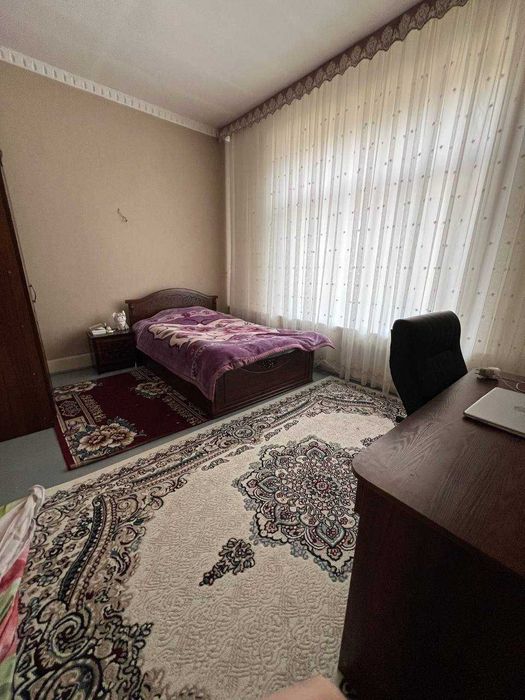 Продается большой дом 10 сот 12 ком в городе не далеко от метро