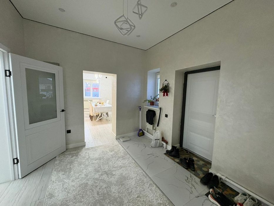 Современный дом с ремонтом и мебелью