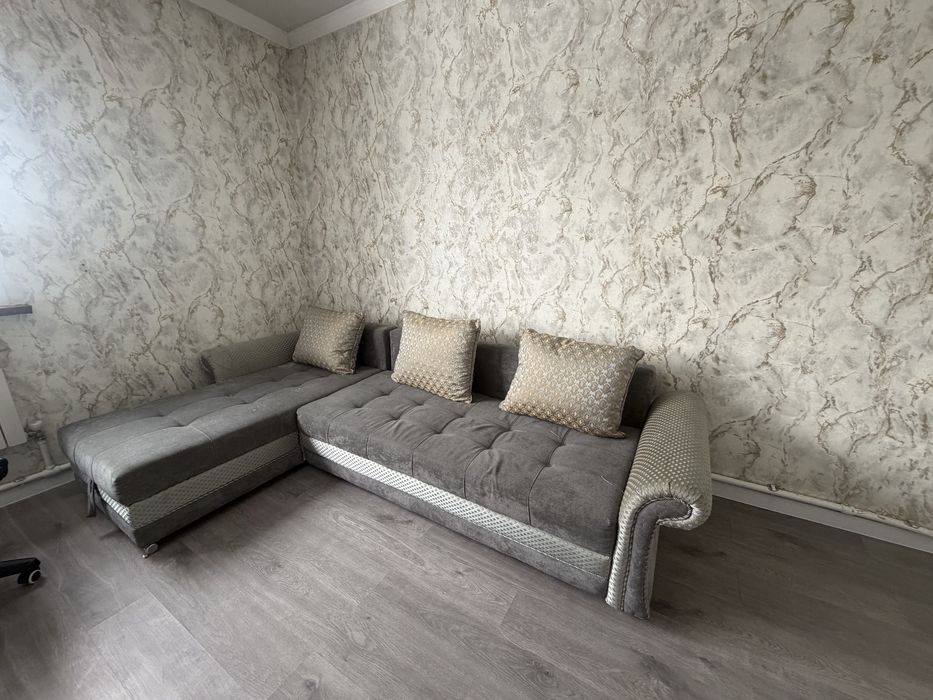 Продам диван б/у , 3 метра