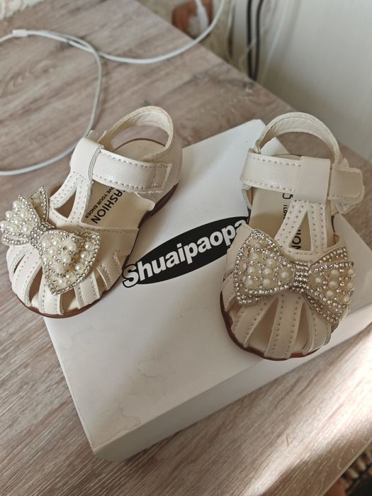 Сандалии детские на девочку.