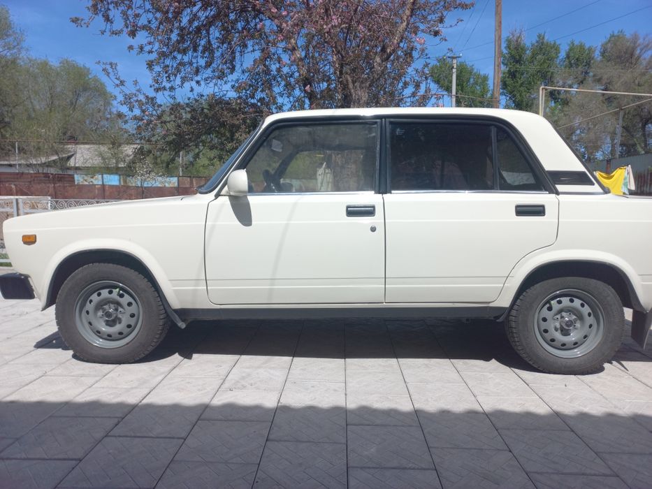 Машина ваз лада 2105