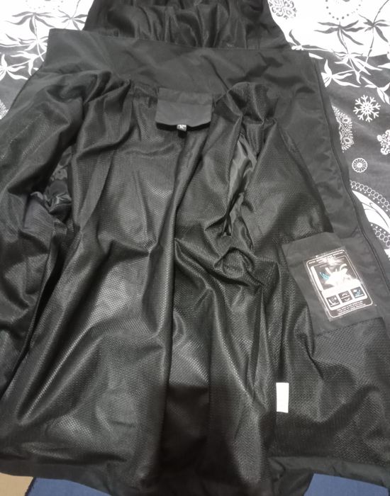 Продам ветровку новая