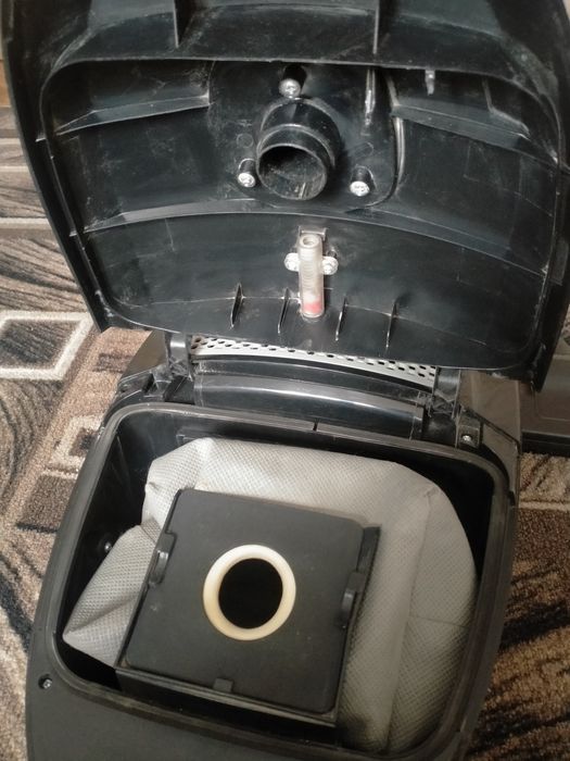 Продаю мощный пылесос Vitek