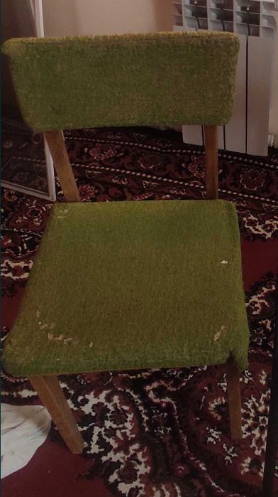 Продам стулья 8 шт одинаковые