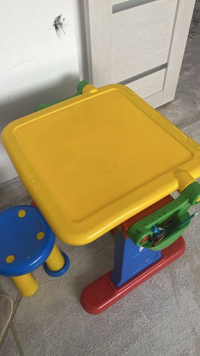 Продам детский стол 2в 1