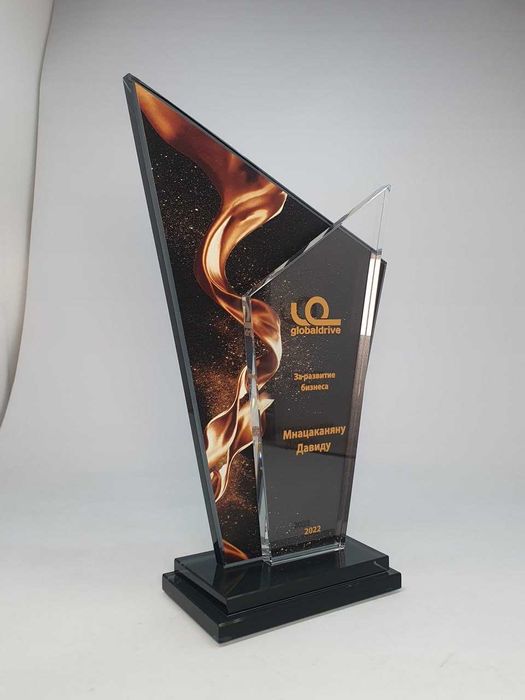 стеклянные награды статуэтки кубки сувениры