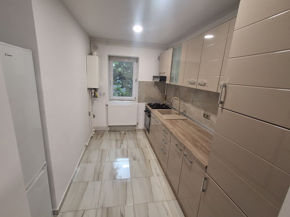 Inchiriez apartament 2 camere la parter zona V-uri Alexandria