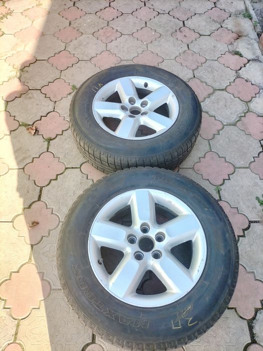 Шины зимние с дисками 4 шт., размер R 16/275/70, в хорошем состоянии.