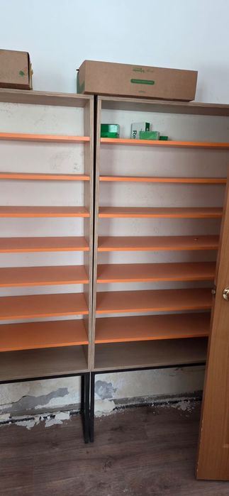 Стеллажи в отличном состояние