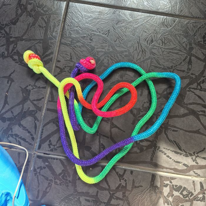 Продаю мяч и прыгалка для художественной гимнастики