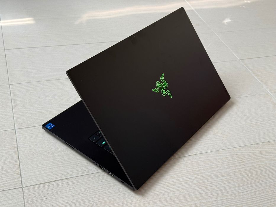 Геймърски Лаптоп 15.6’ QHD 240Hz RTX 4070 8GB Core I7-13800H Razer Blade 15 32GB DDR5 1TB SSD