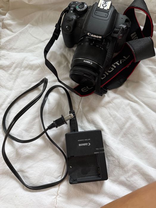 Фотоапарат Canon Rebel Eos T4i