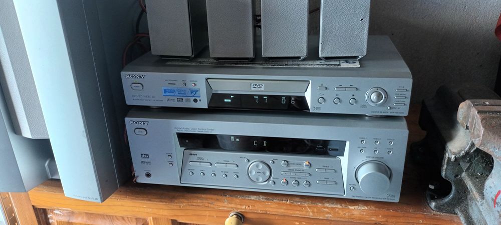 Продавам  спешно ресивър сони