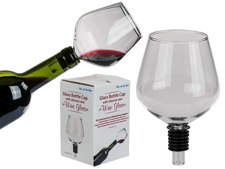 Стъклена чаша за пиене директно от бутилката с вино