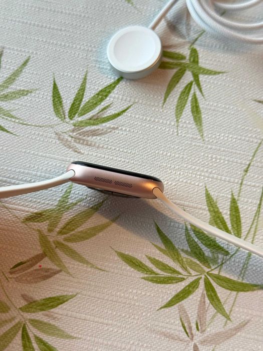 Apple Watch 10, GPS, Cellular, Rose Gold Aluminium 42mm - S/M