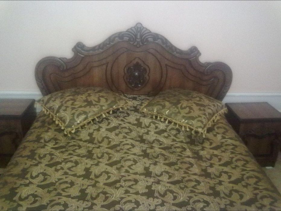 Спальный гарнитур