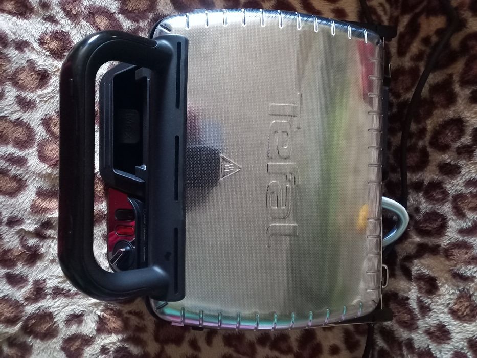 Vând grătar electric