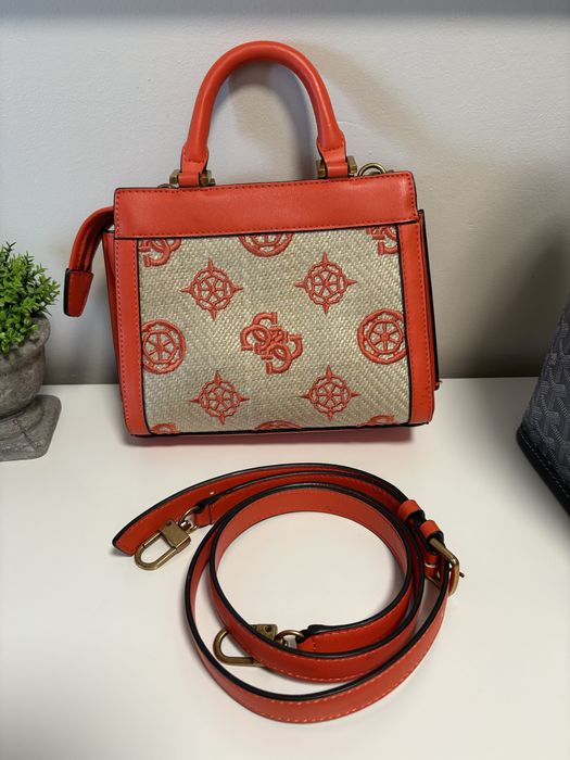 Дамска Чанта Guess