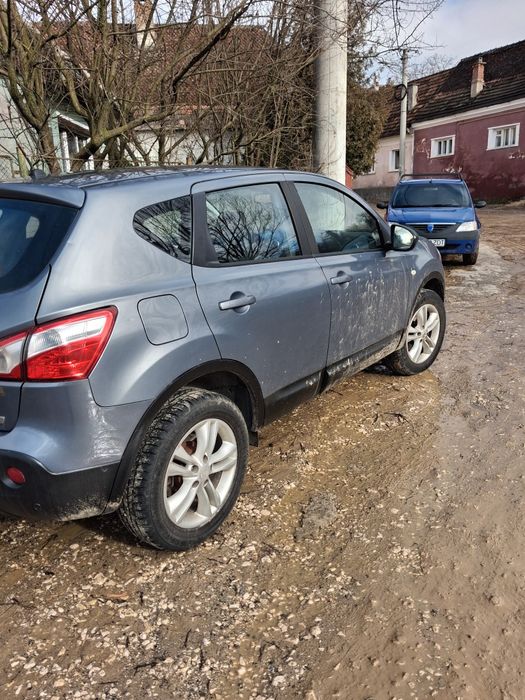 Vând urgent Nisan Qashqai 2011
