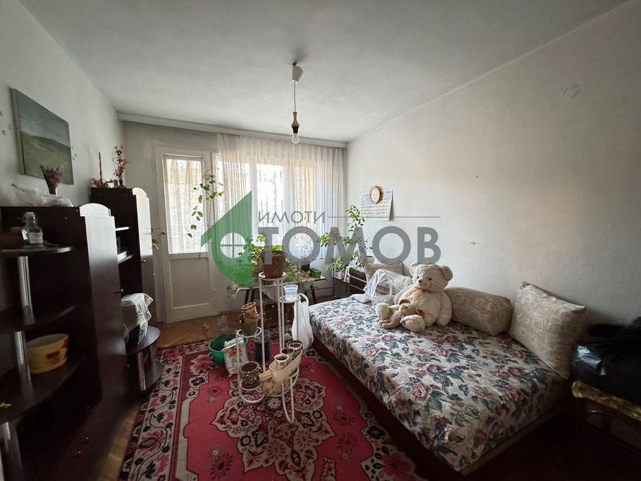 Продава се Четиристаен апартамент в Шумен, Център - 105 кв.м за 1142 €/кв.м - Снимка #3