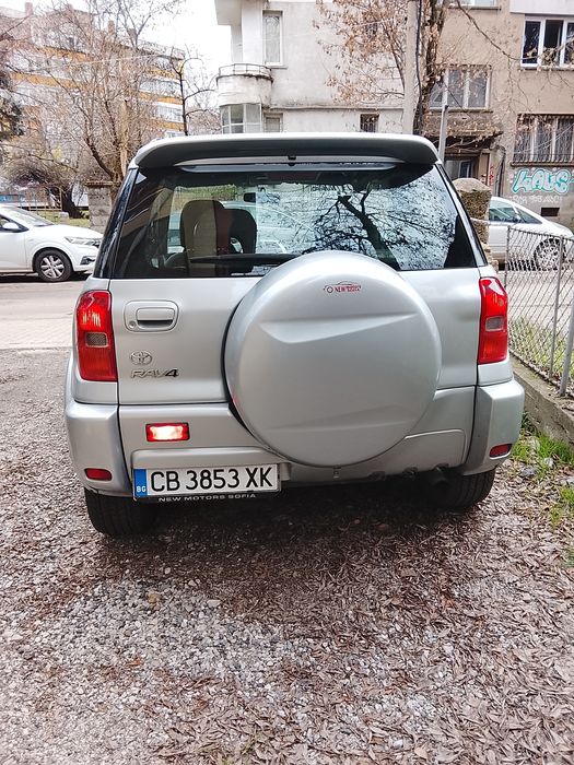 Продавам Тойота Rav4