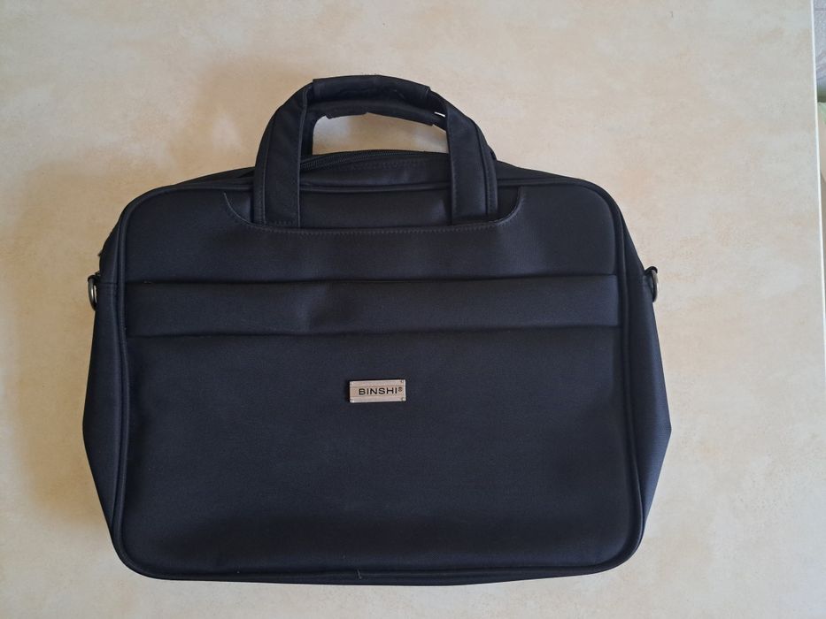 Ноудбукке арналған сумка сатылады.