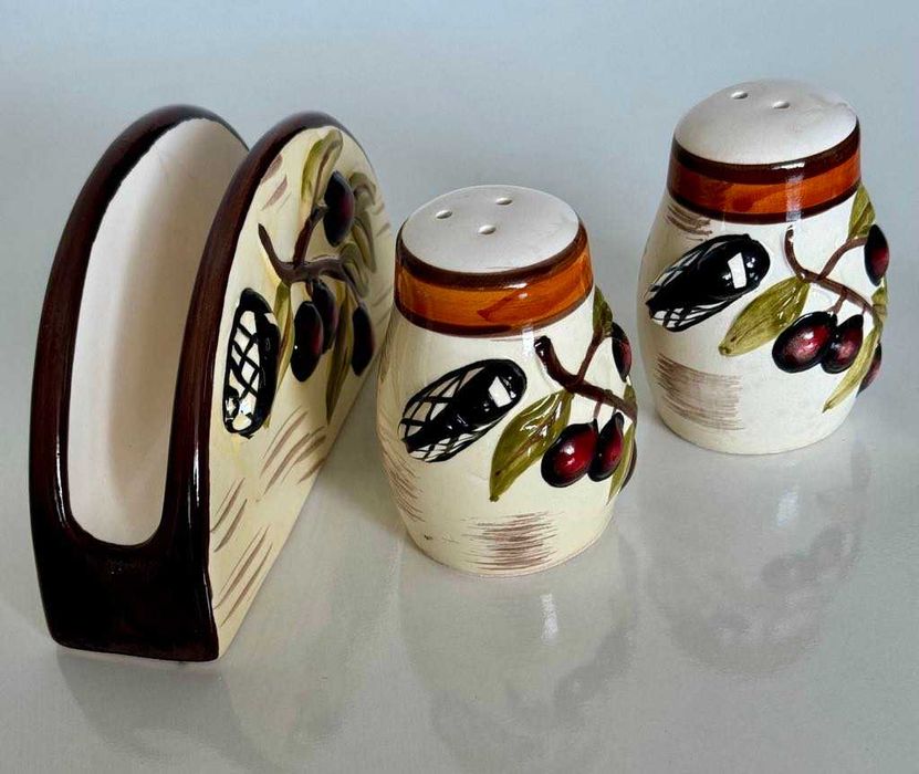 Сет за сол, пипер и салфетник