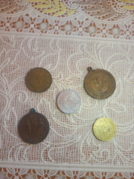 Vind monede vechi din ani 1943. 3. 1944 monede  cu eclipsa  din anul 1