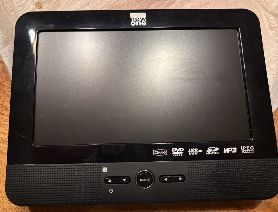 DVD Auto Portabil Dublu New One DS712 – 2 Ecrane 7 inch, USB, SD, Tetiere