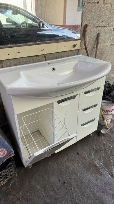 Умывальник со шкафчиком