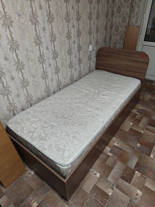 Продам кровать односпальную