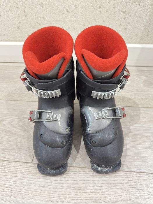 Продам детские лыжие ботинки