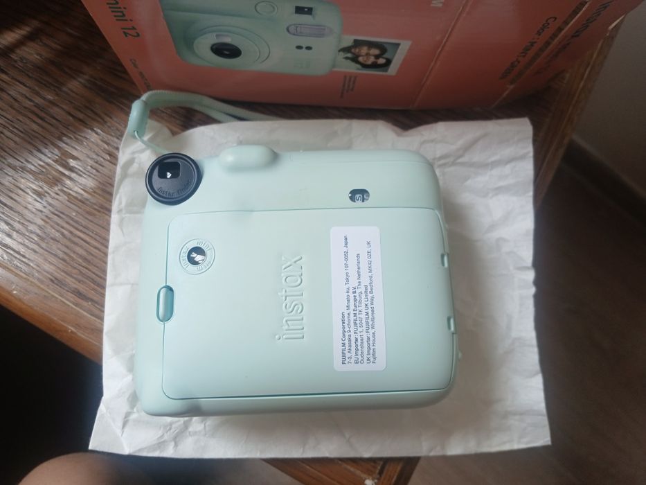 Instax mini 12 .