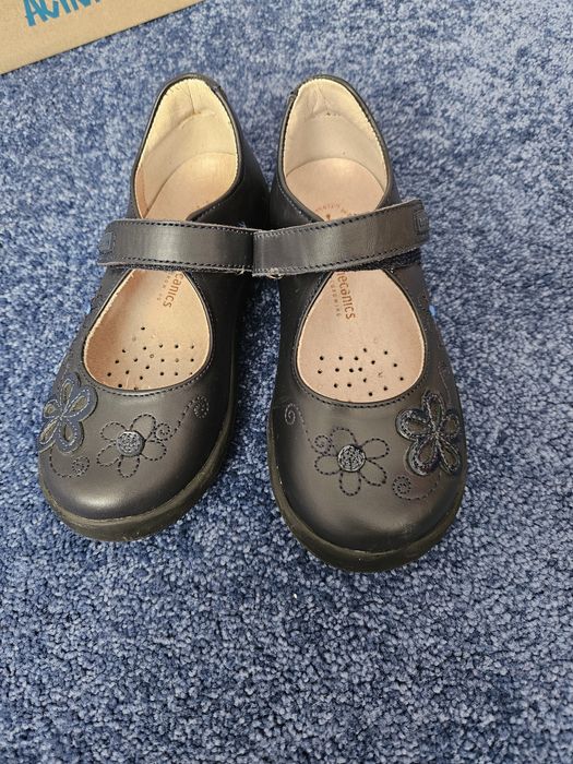 Biomecanics Като нови тъмно сините обувки 27н.