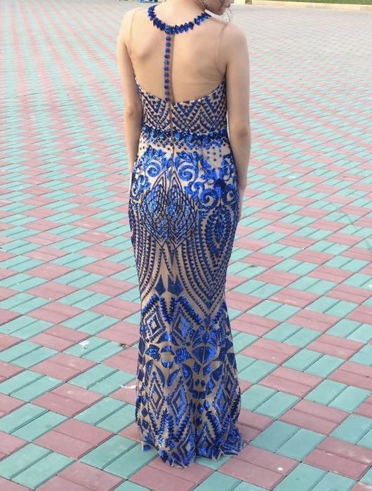 Вечернее платье