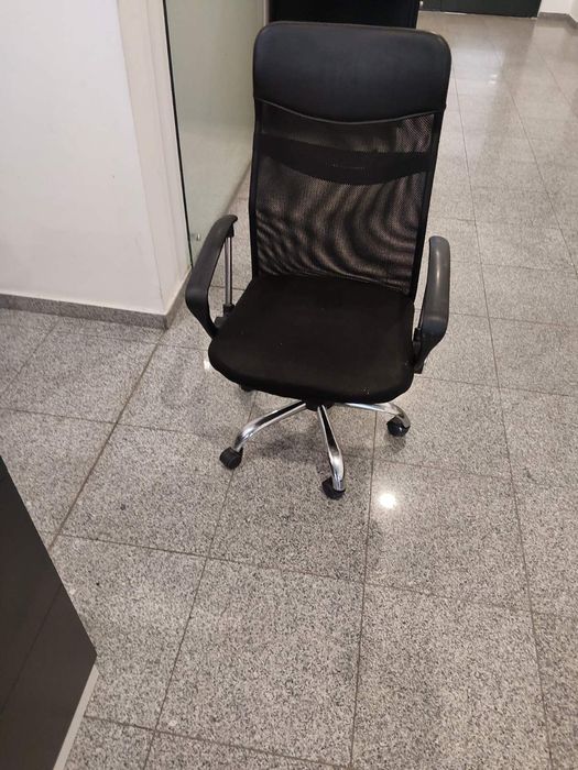 Продавам Офис стол