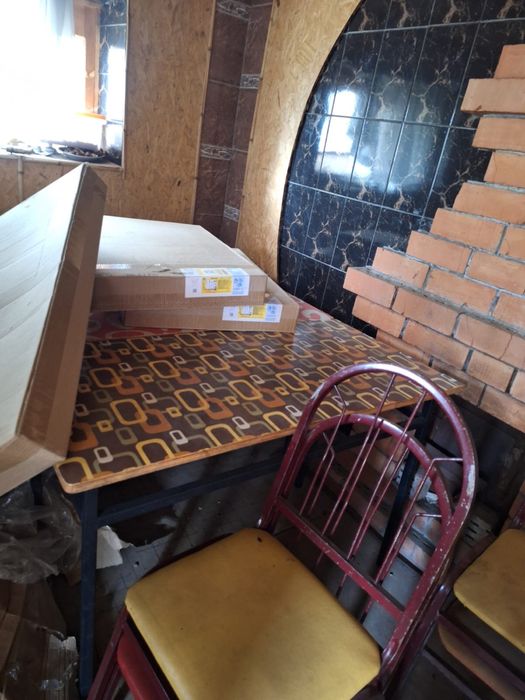 Продам стулья и стол