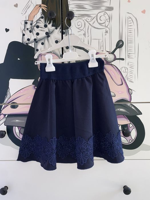 Продам школьную форму и блузки на девочку