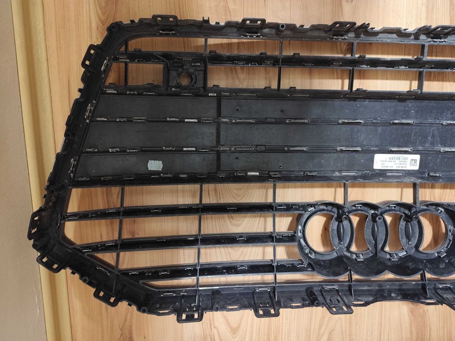 Продавам декоративна решетка за Ауди А6 след 2018 година