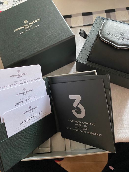 Frederique Constant classics heart beat moonphase date 40mm Чисто нов