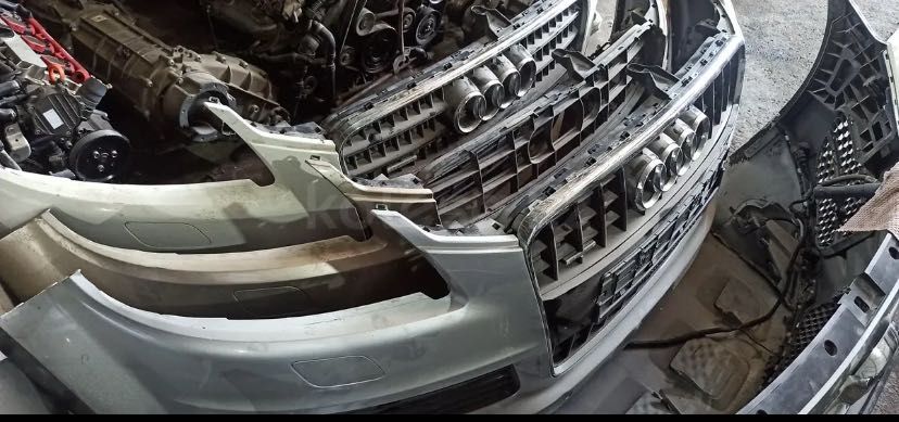 Audi Q7 2007 передний бампер в сборе