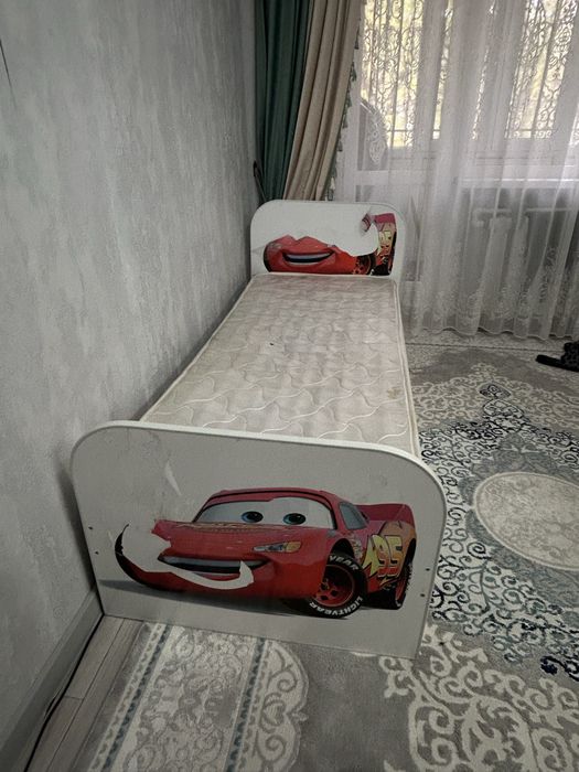 Продам детскую кровать с матрасом